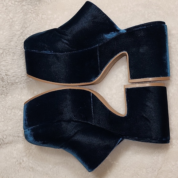 Larroudé Miso Platform Clog in Deepsea Velvet. - Picture 8 of 16